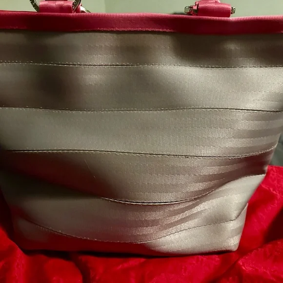 Harveys Seatbelt x Disney Tinkerbell Limited Edition Tote Bag RARE - Picture 3 of 4